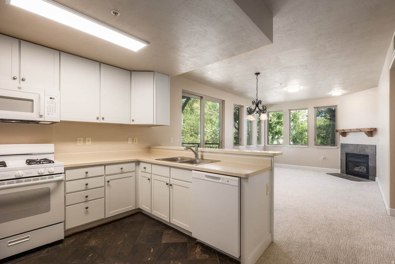 6605 Overland Dr - Photo 1