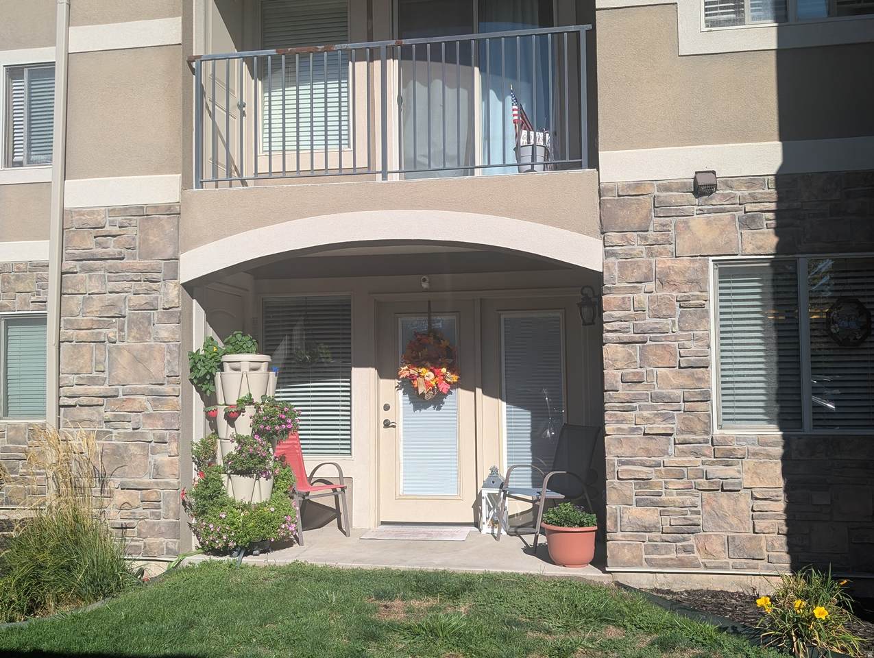 917 Main St - Photo 1