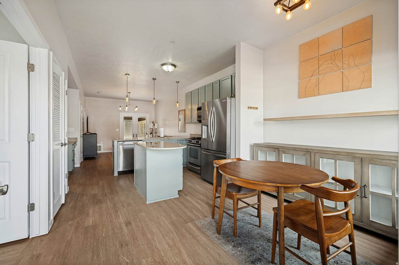2150 Main St - Photo 1