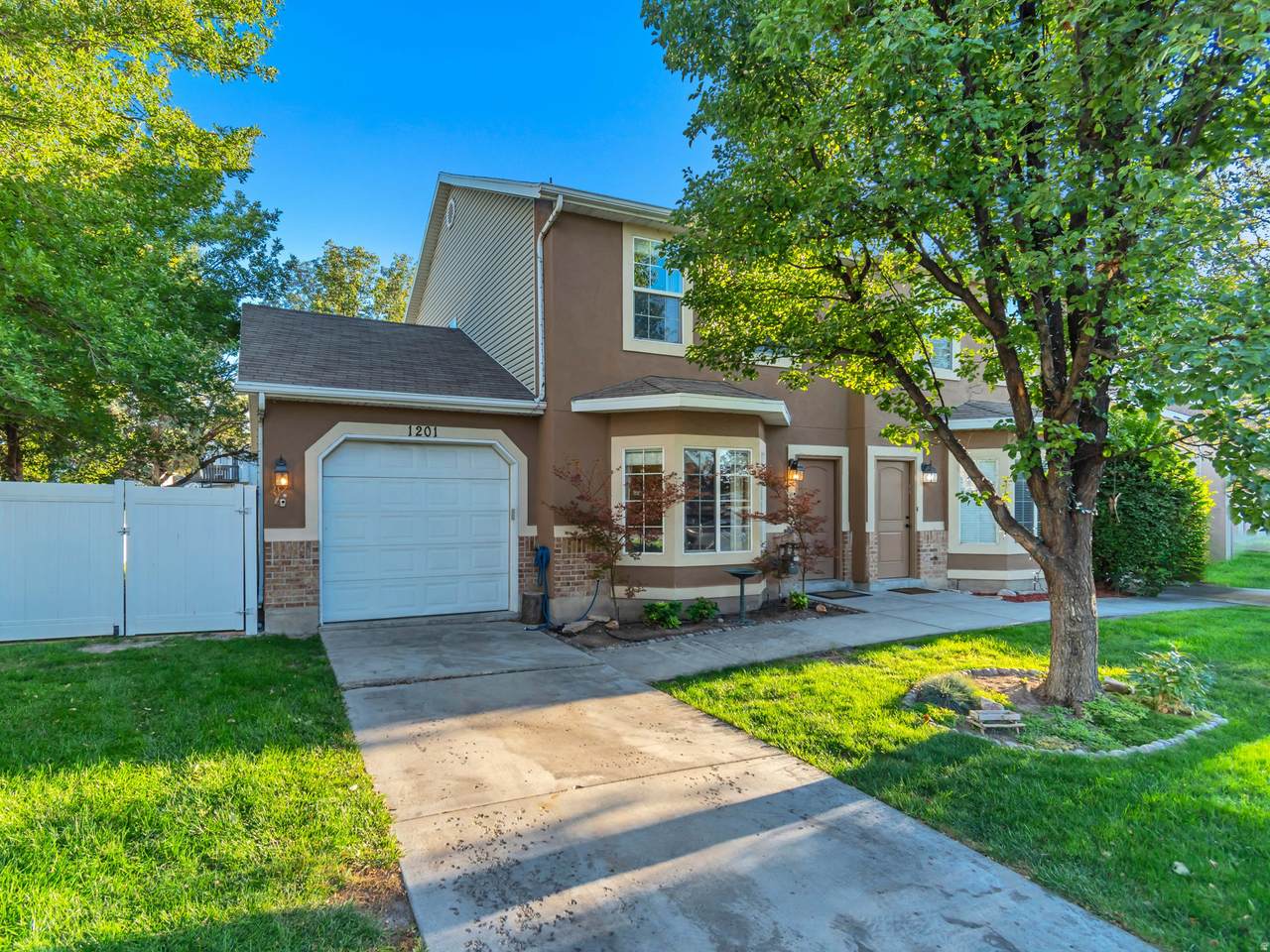 1201 Glencoe Dr - Photo 1