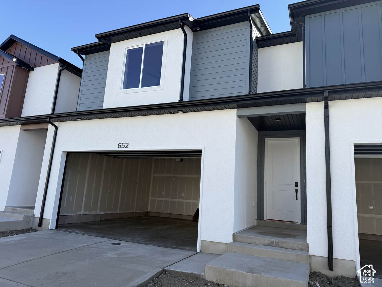 652 Garden Dr - Photo 1