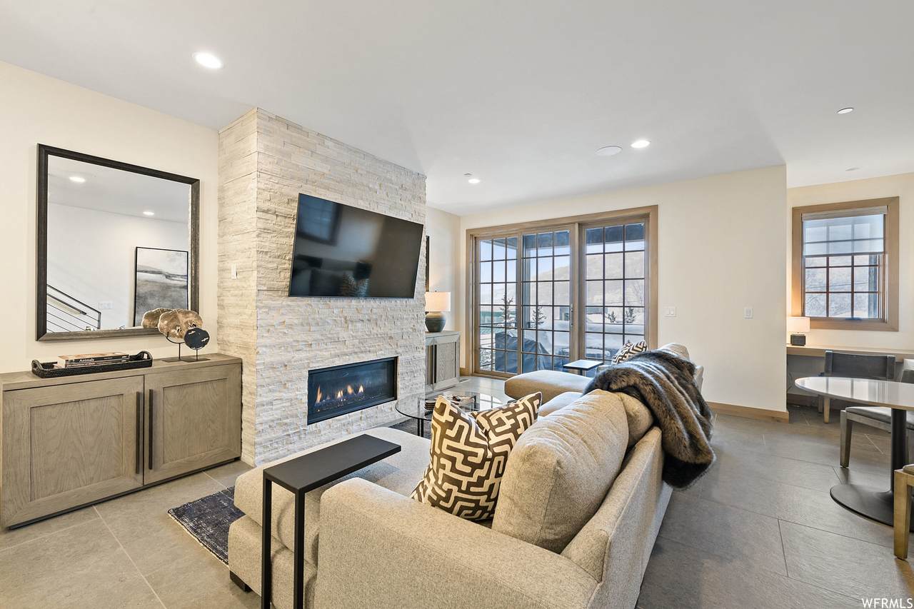 1231 Lowell Ave - Photo 1