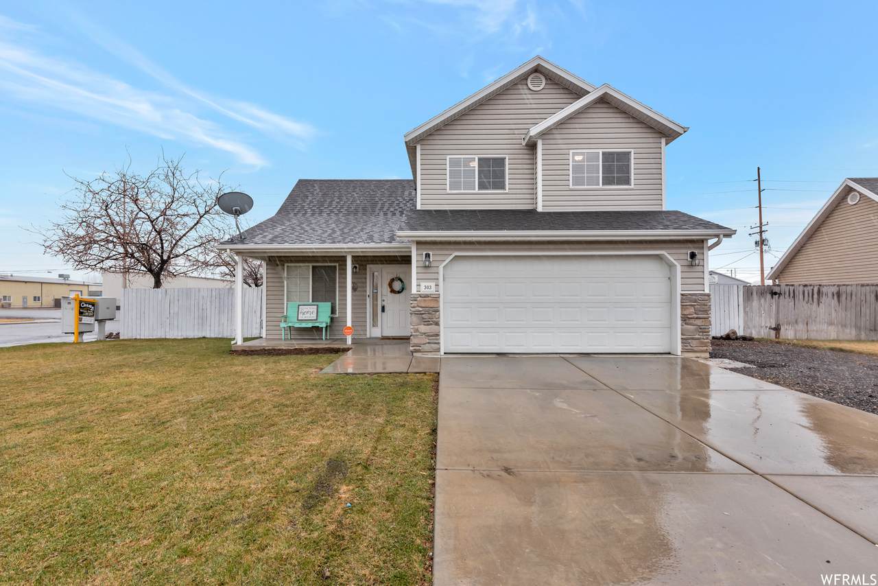 303 Seasons Way - Photo 1