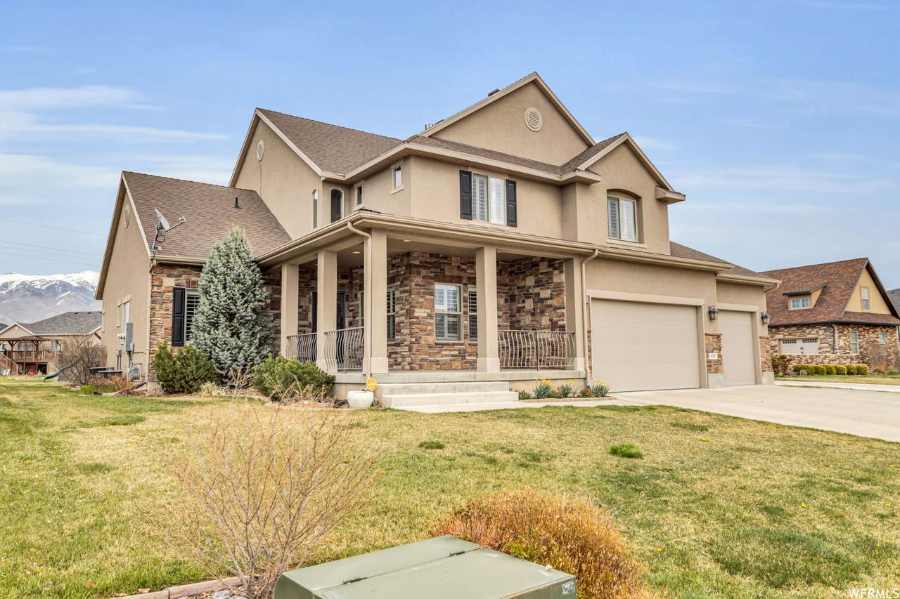 835 Wellington Dr - Photo 1