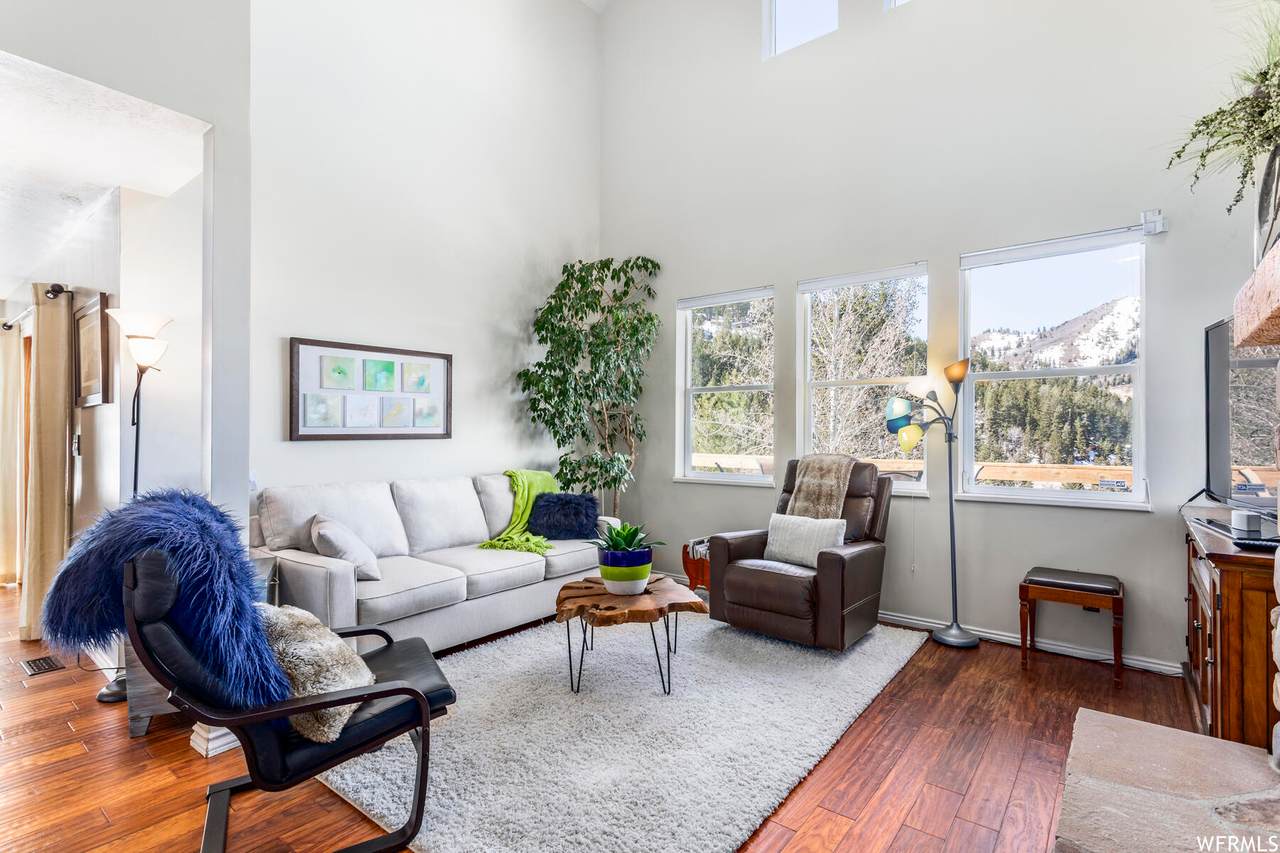 310 Matterhorn Dr - Photo 1