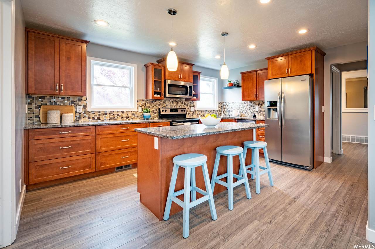 708 Kensington St - Photo 1