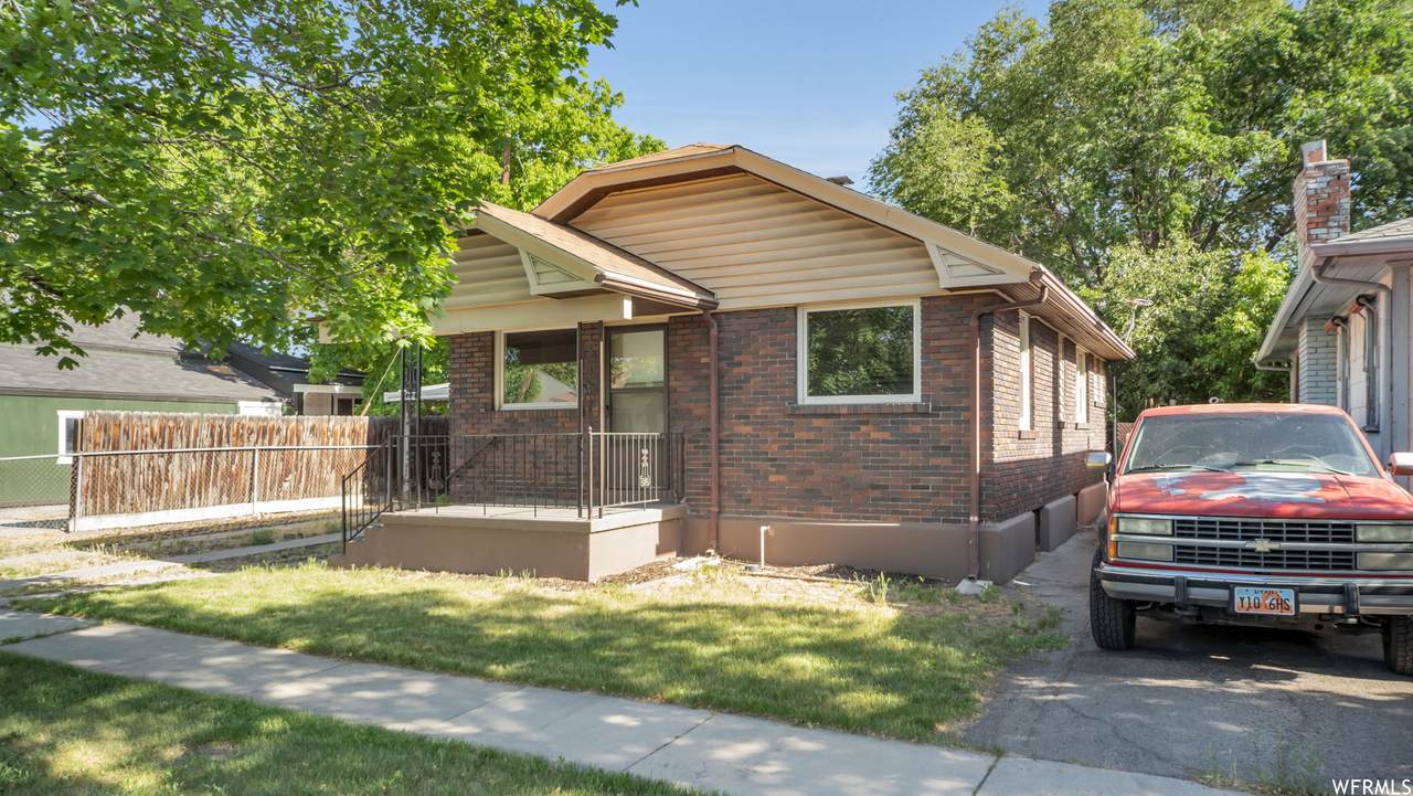 866 Pacific Ave - Photo 1