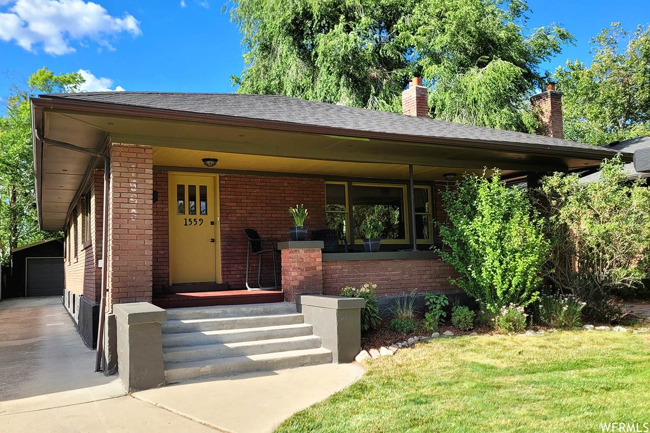 1559 Garfield Ave - Photo 1