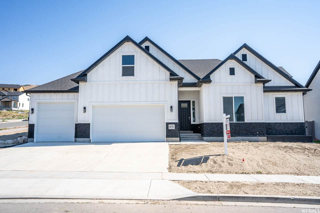 692 Horizon Dr - Photo 1