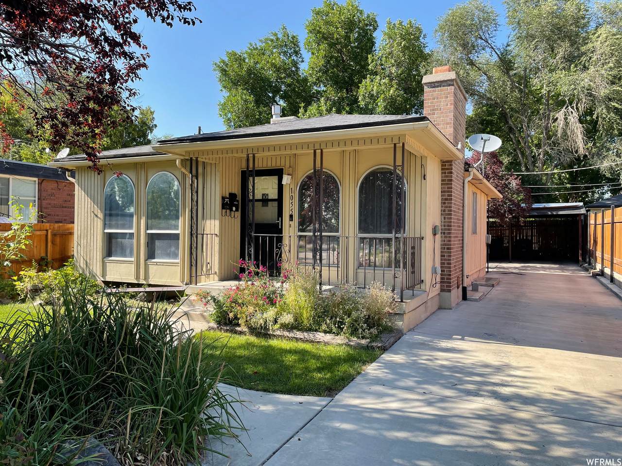 1055 Crandall Ave - Photo 1
