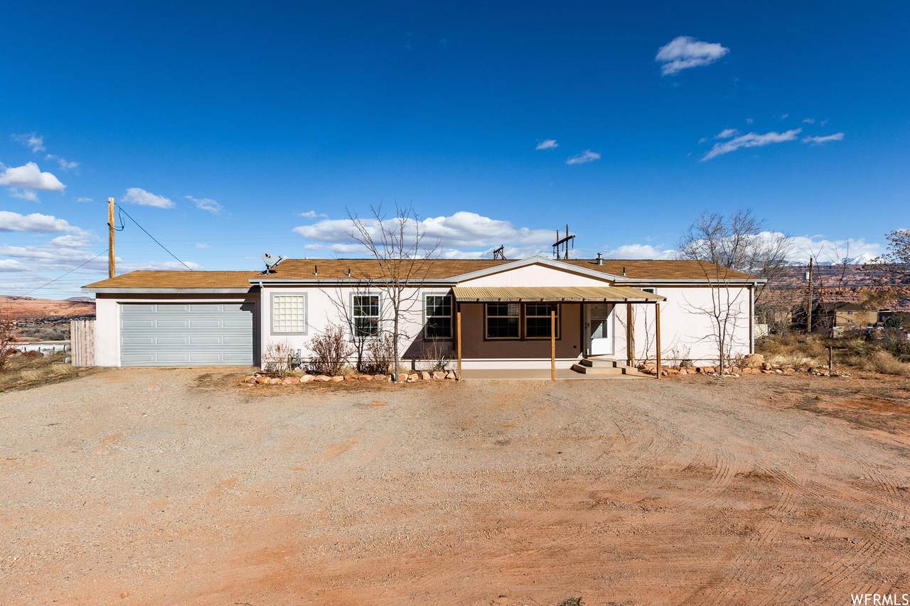 3271 Roberts Dr - Photo 1