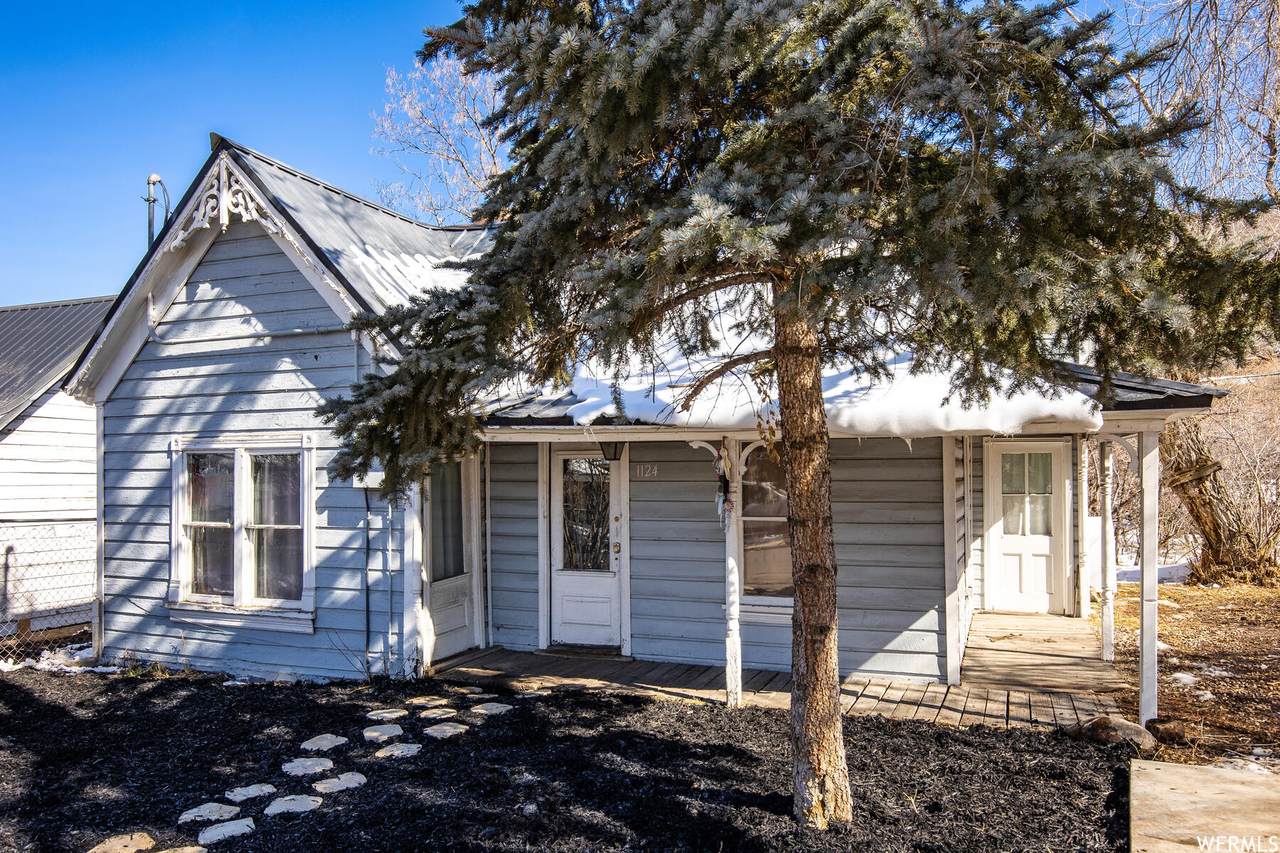 1124 Park Ave - Photo 1
