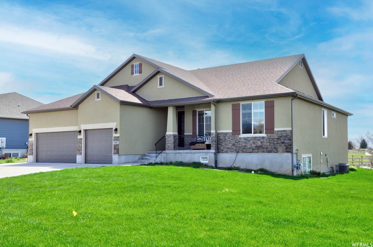 643 Mare Dr - Photo 1