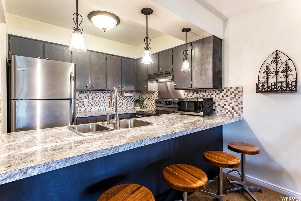 1525 Park Ave - Photo 1
