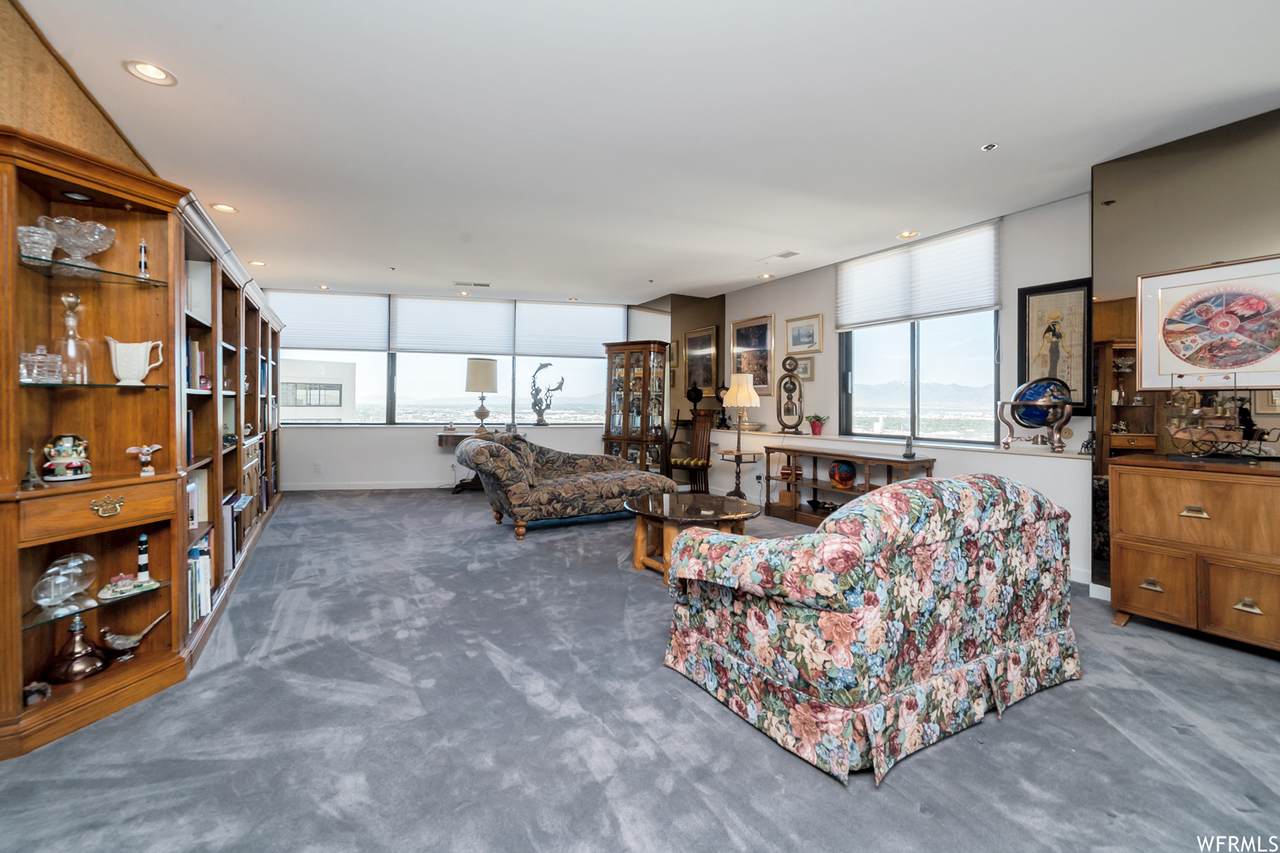 48 Broadway - Photo 1