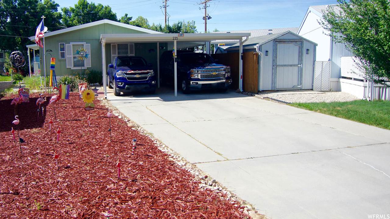 235 Pan American Cir - Photo 1
