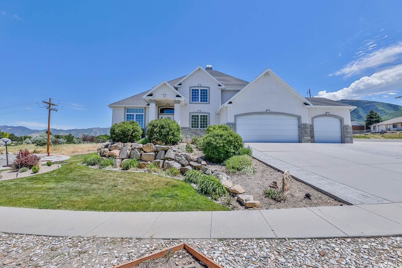 431 Mapleton Cir - Photo 1