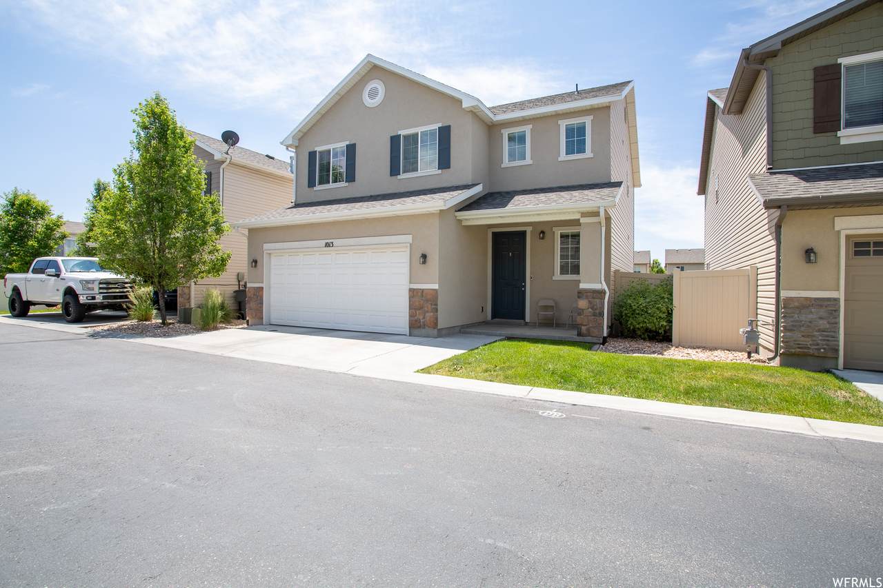 1013 Stonehaven Dr - Photo 1