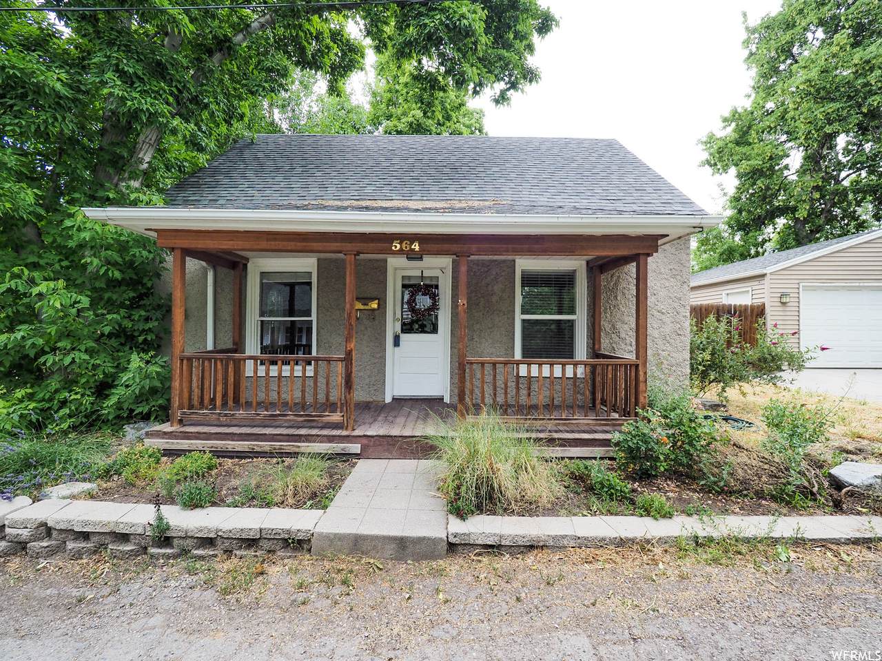 564 Elizabeth St - Photo 1
