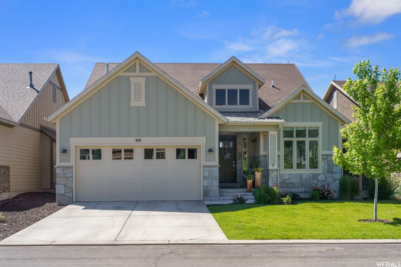 414 Fairway - Photo 1