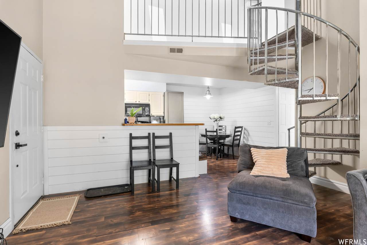 650 Main St - Photo 1