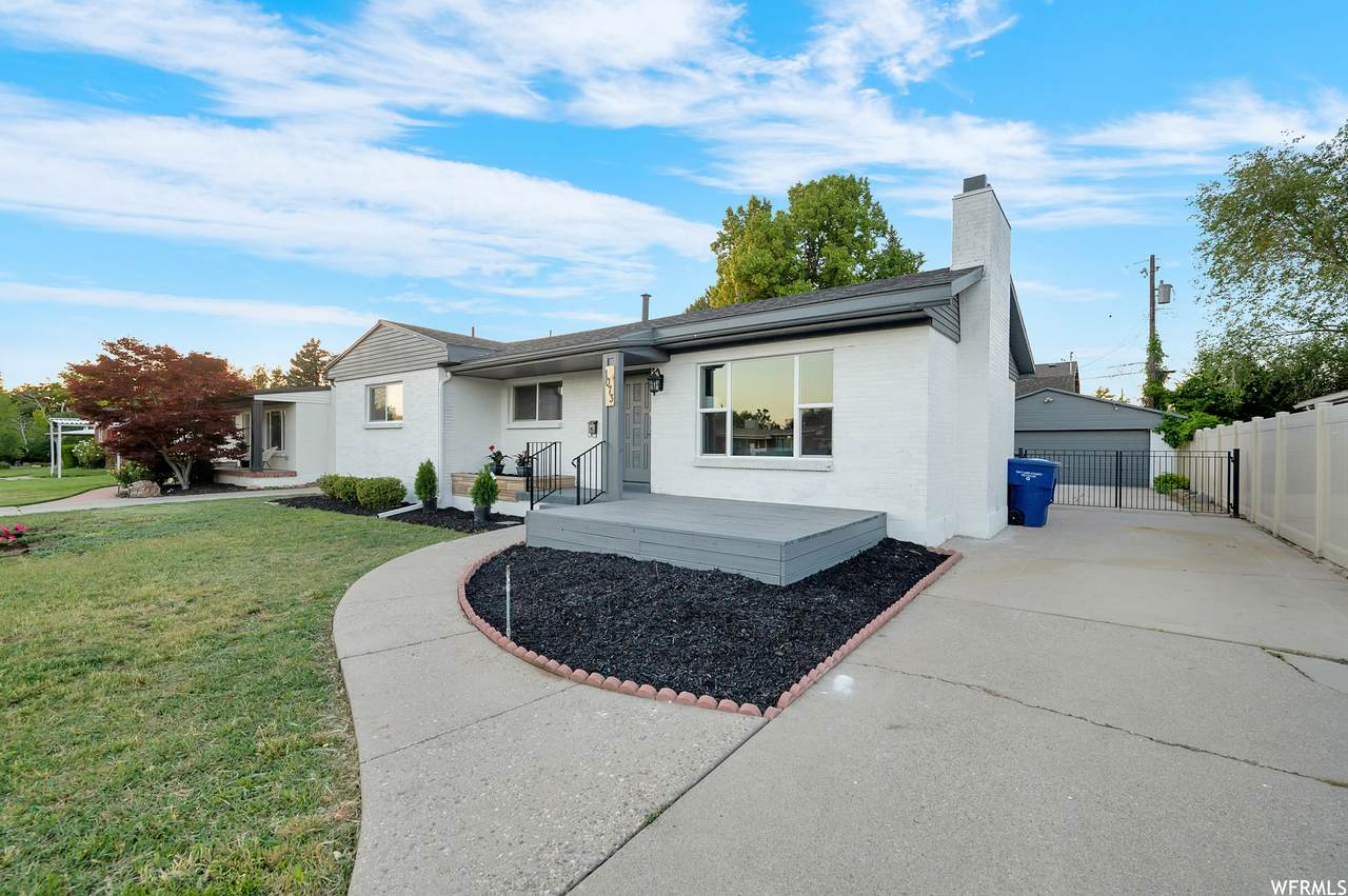 1073 Luetta Dr - Photo 1