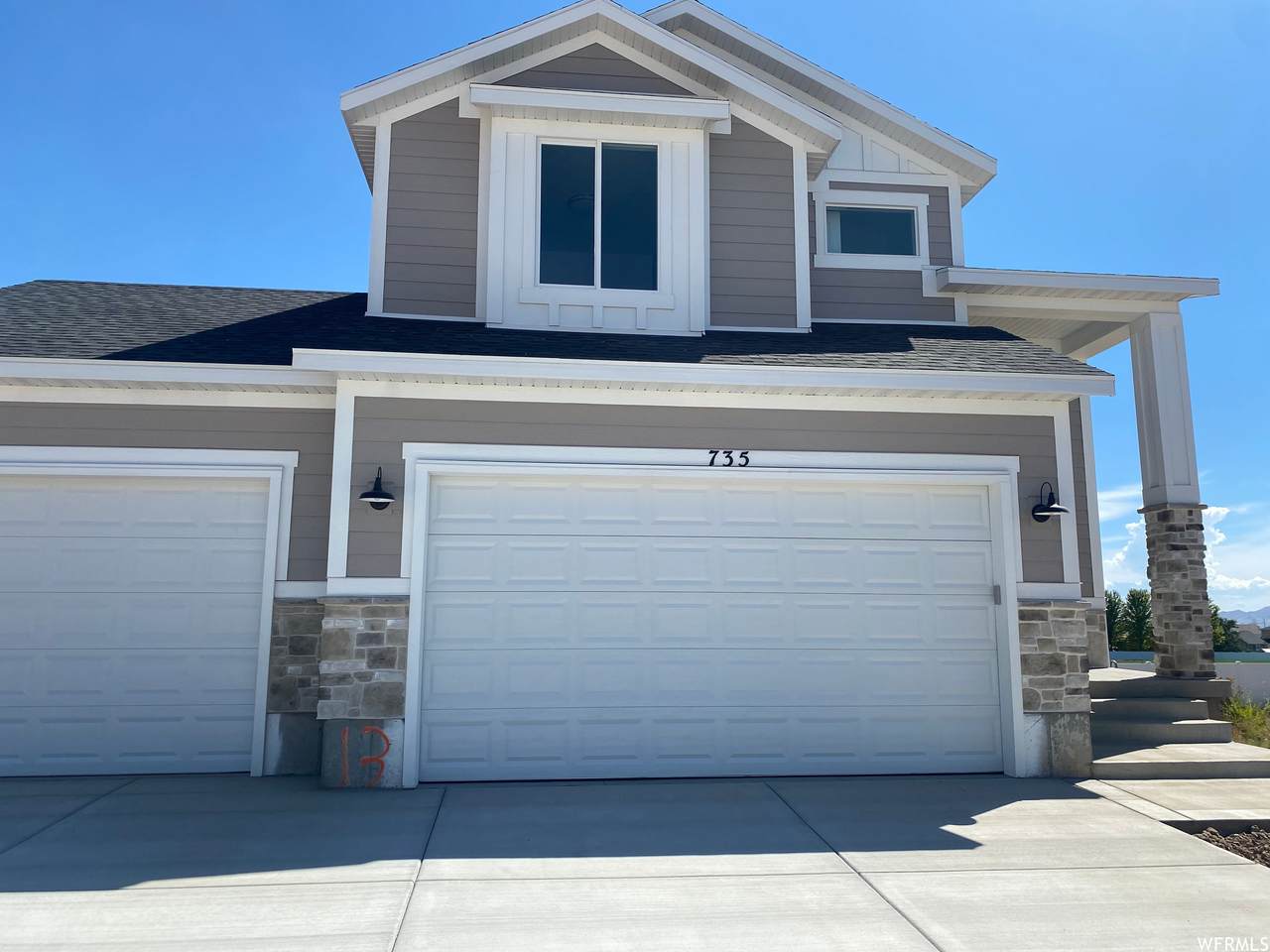 735 200 - Photo 1
