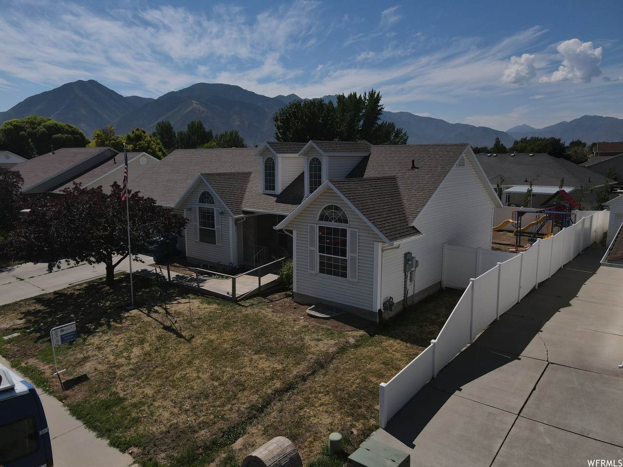1492 Mountain View Dr - Photo 1