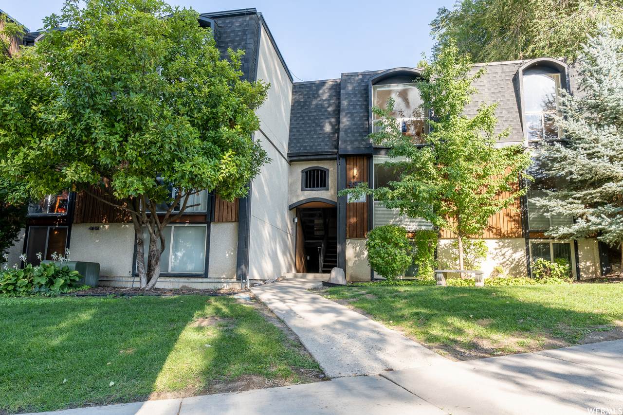 438 Center - Photo 1