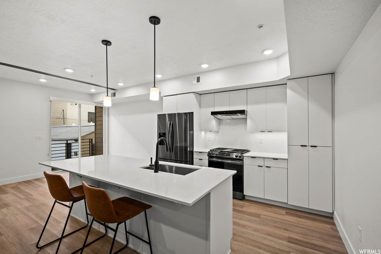 933 Washington St - Photo 1