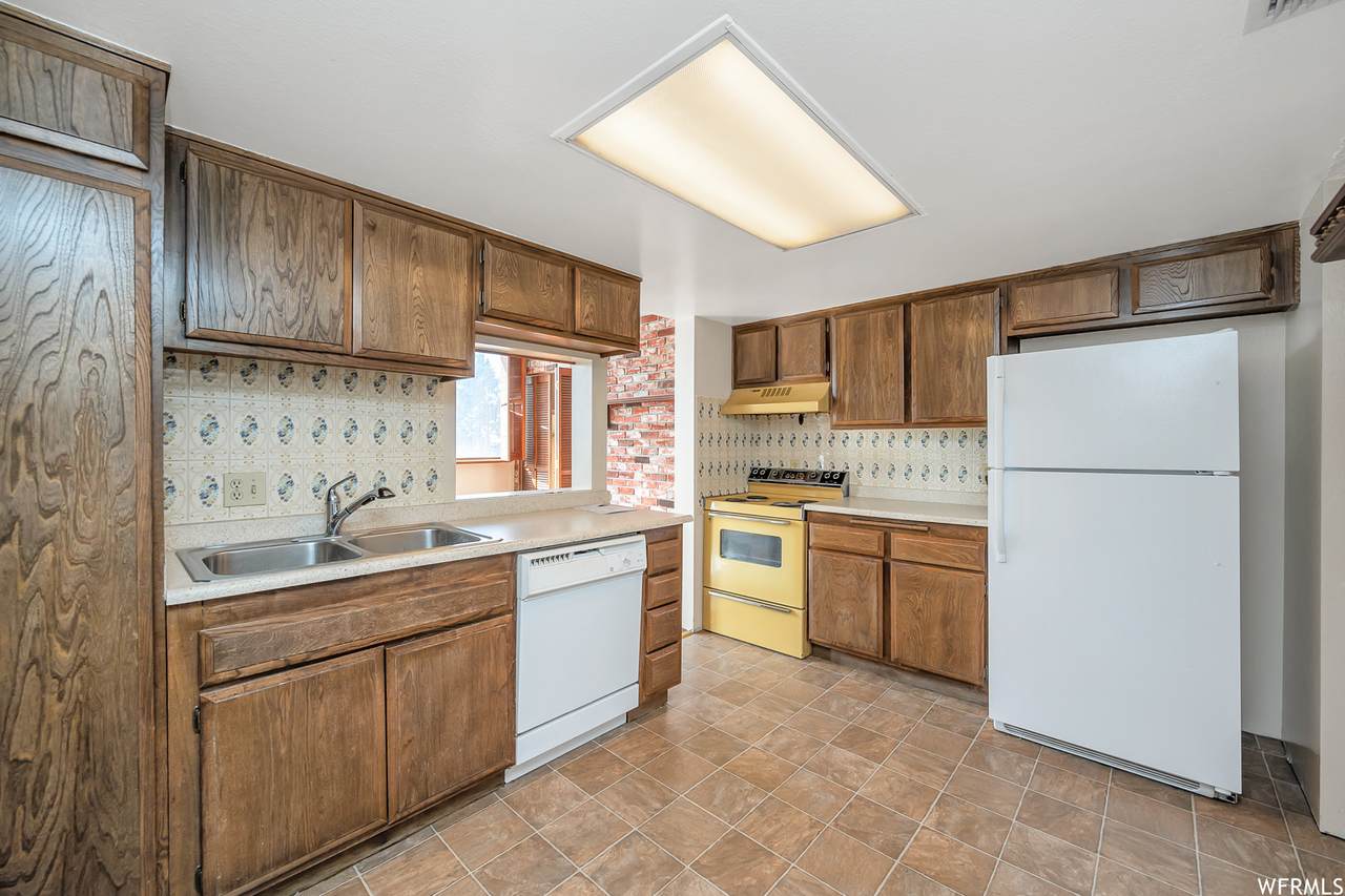 241 Vine St - Photo 1
