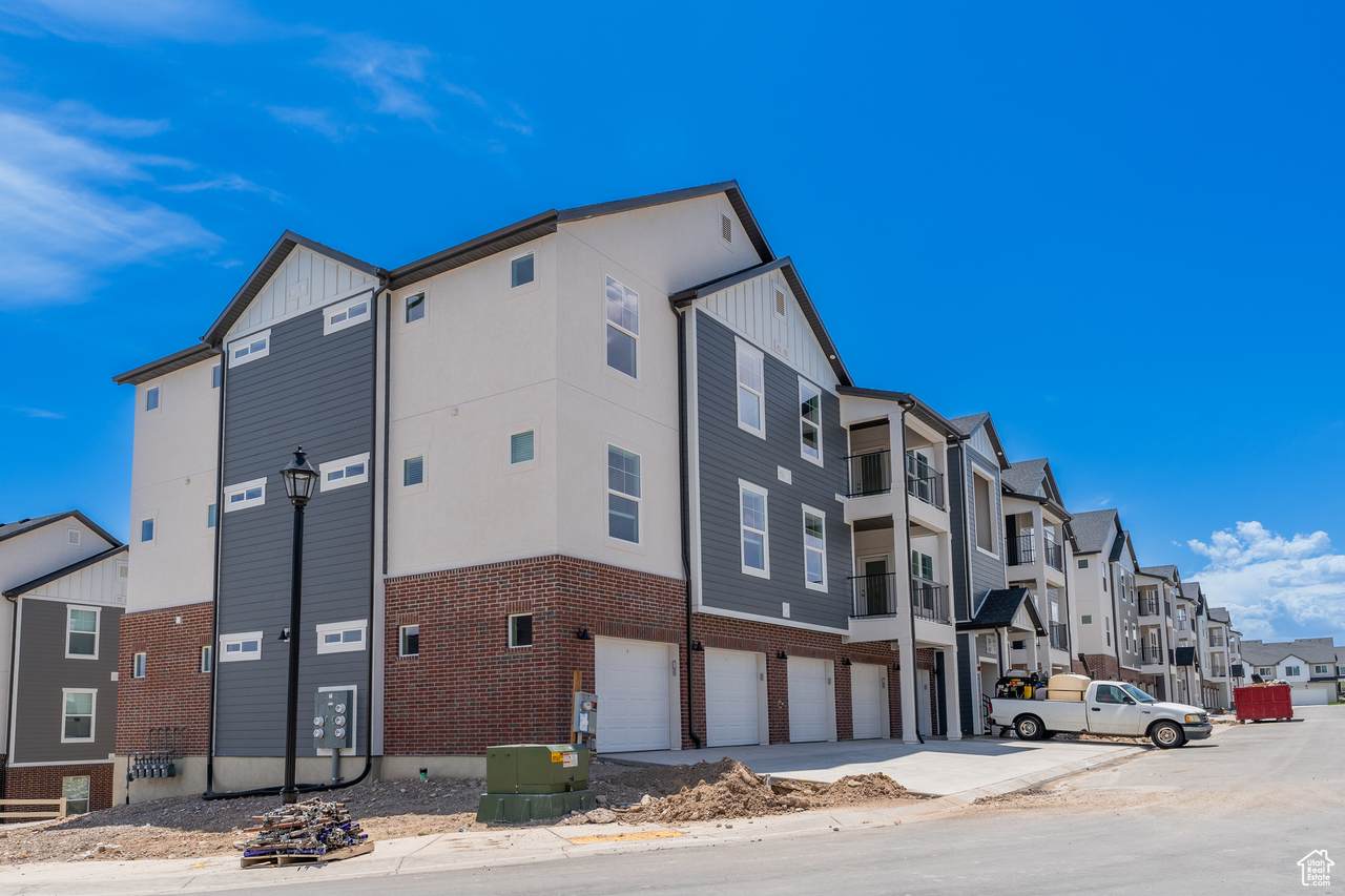 912 Hemsworth Way - Photo 1