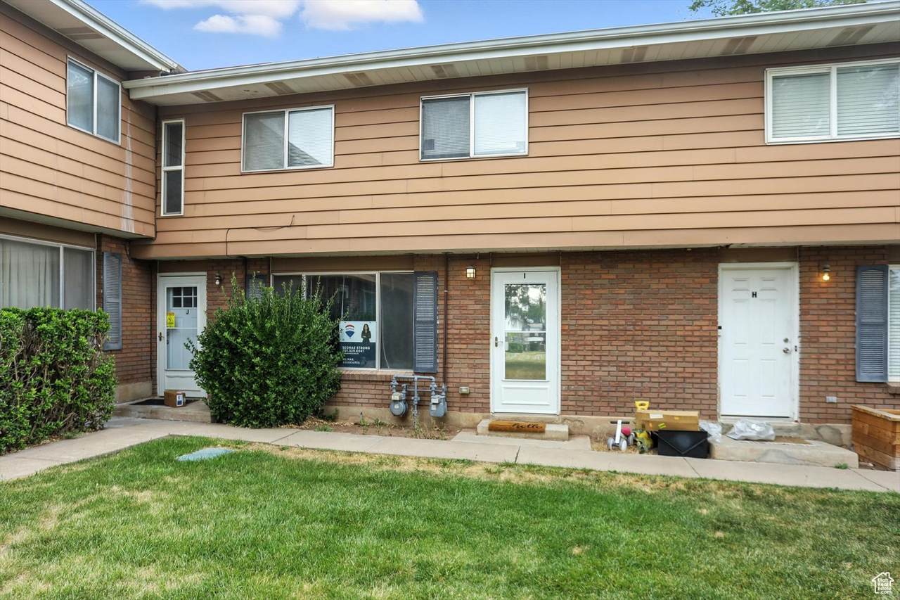 1064 Nayon Dr - Photo 1