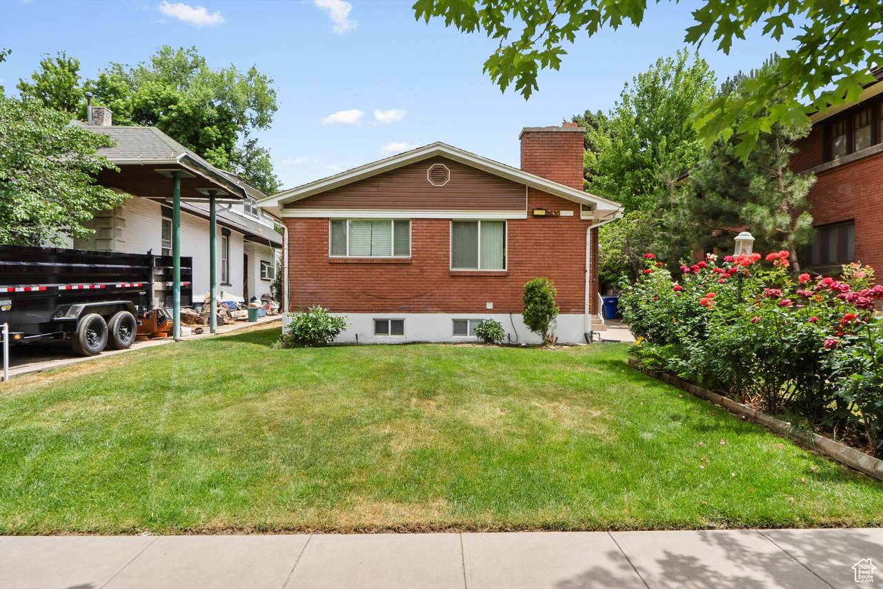 2530 Van Buren Ave - Photo 1