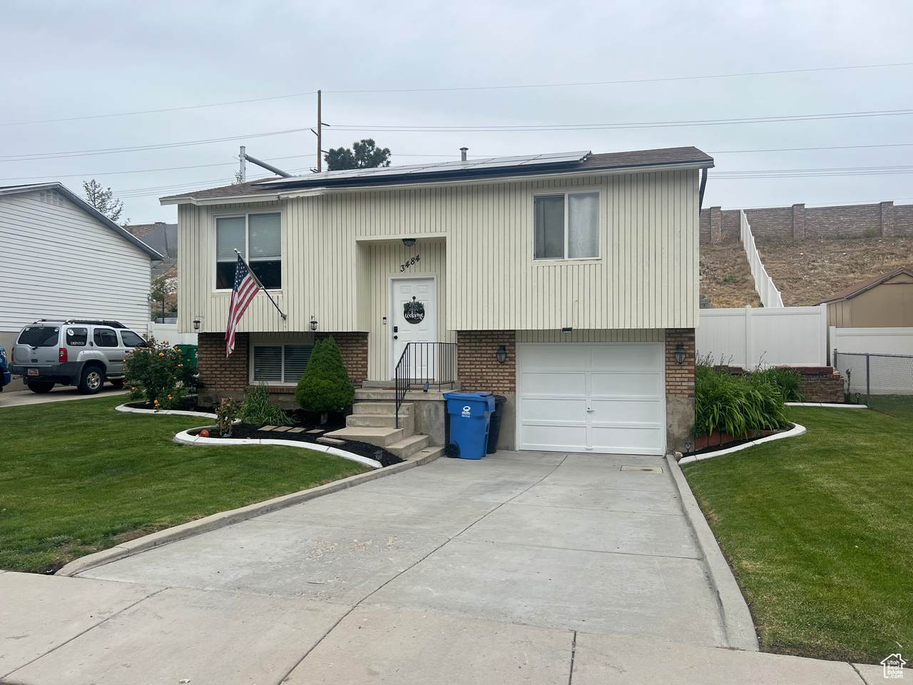 3484 Crown St - Photo 1