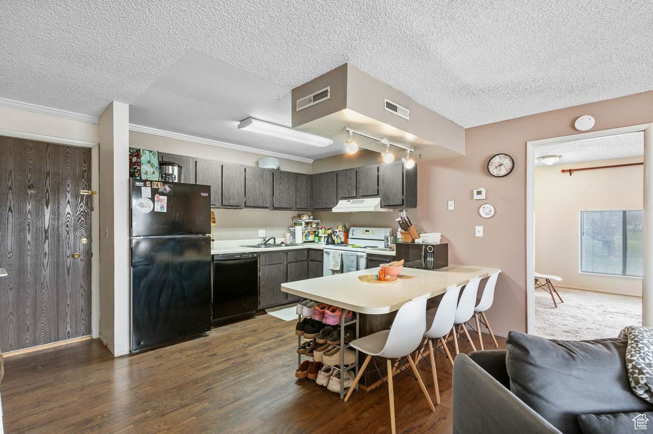 66 Lester Ave - Photo 1