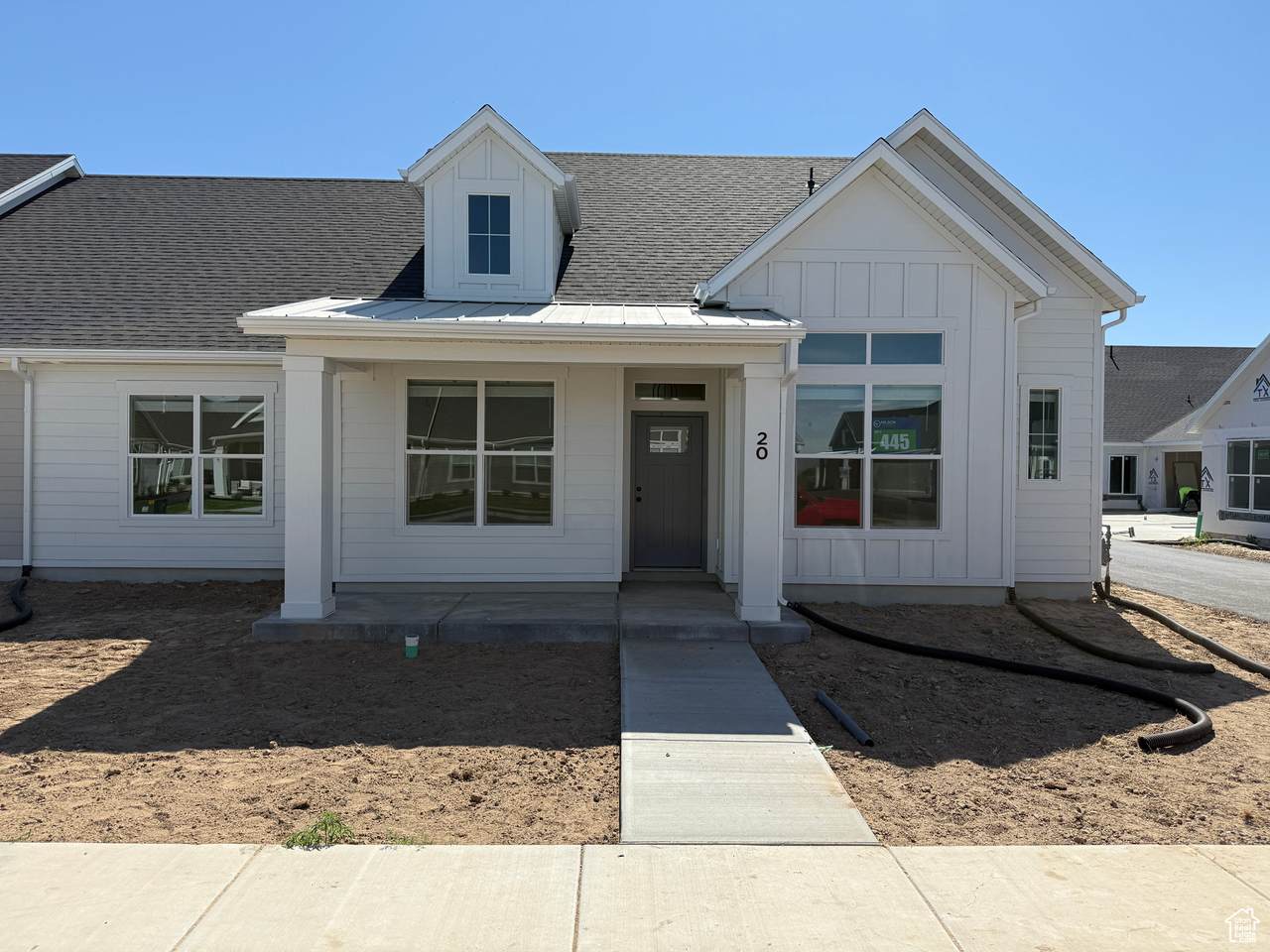 20 3830 - Photo 1