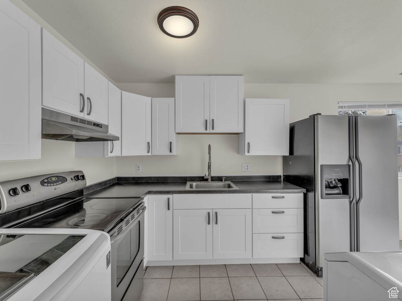 768 Redwood Rd - Photo 1