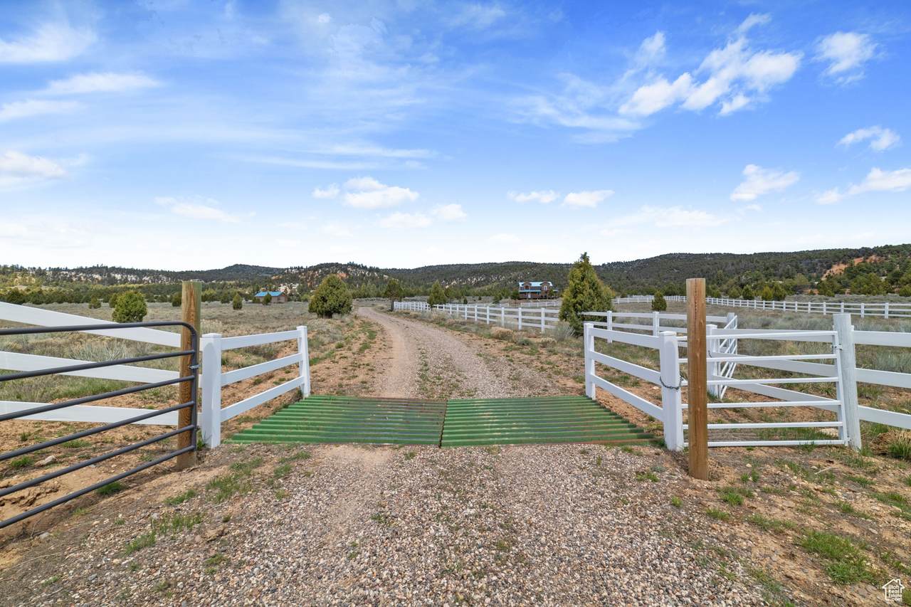 4150 Pink Cliffs Dr - Photo 1