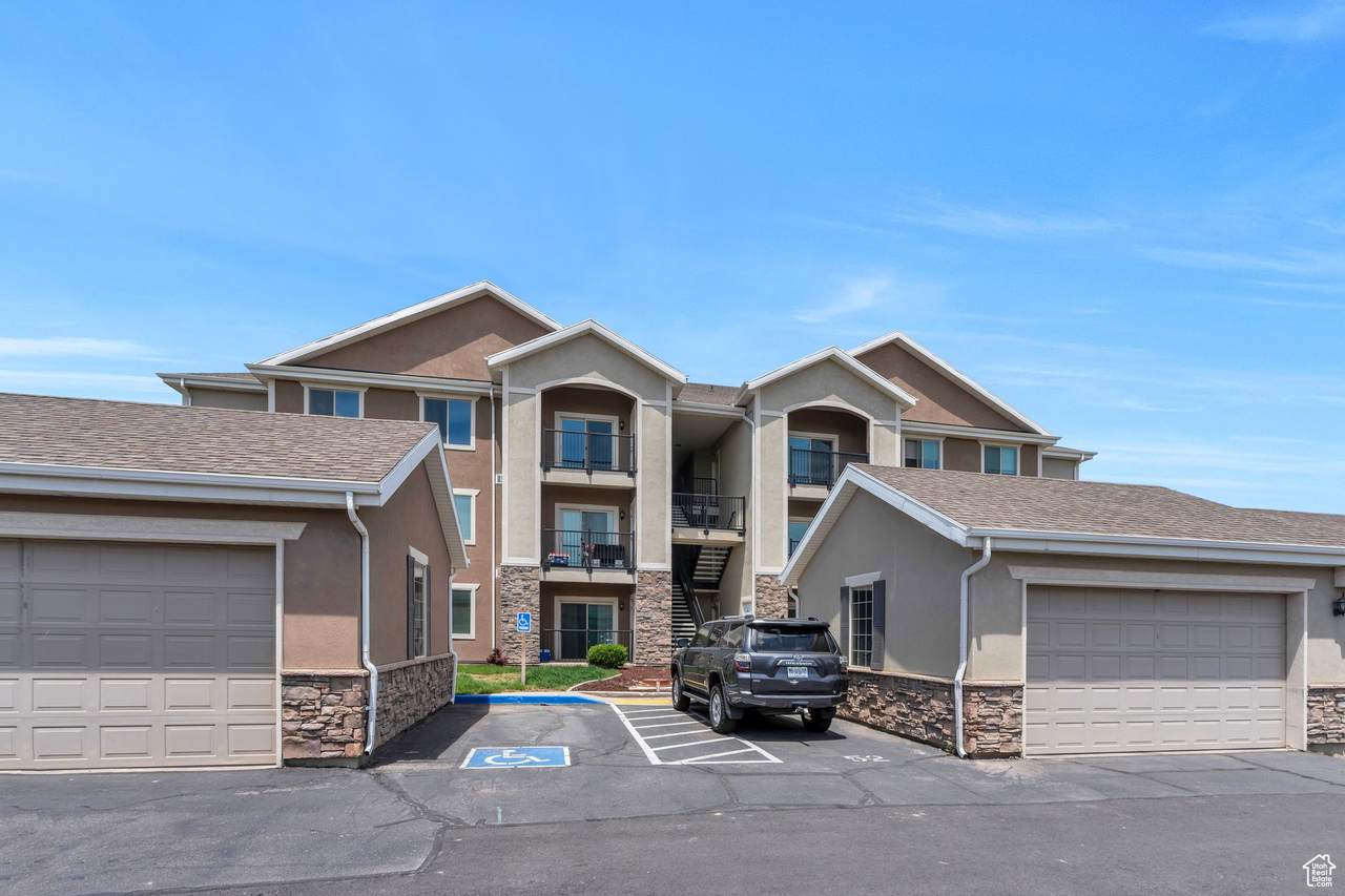143 Spring Hill Way - Photo 1