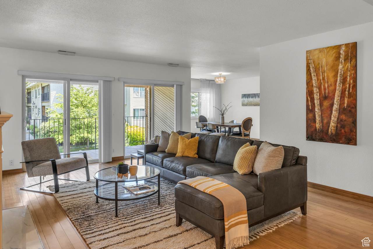 2584 Elizabeth St - Photo 1