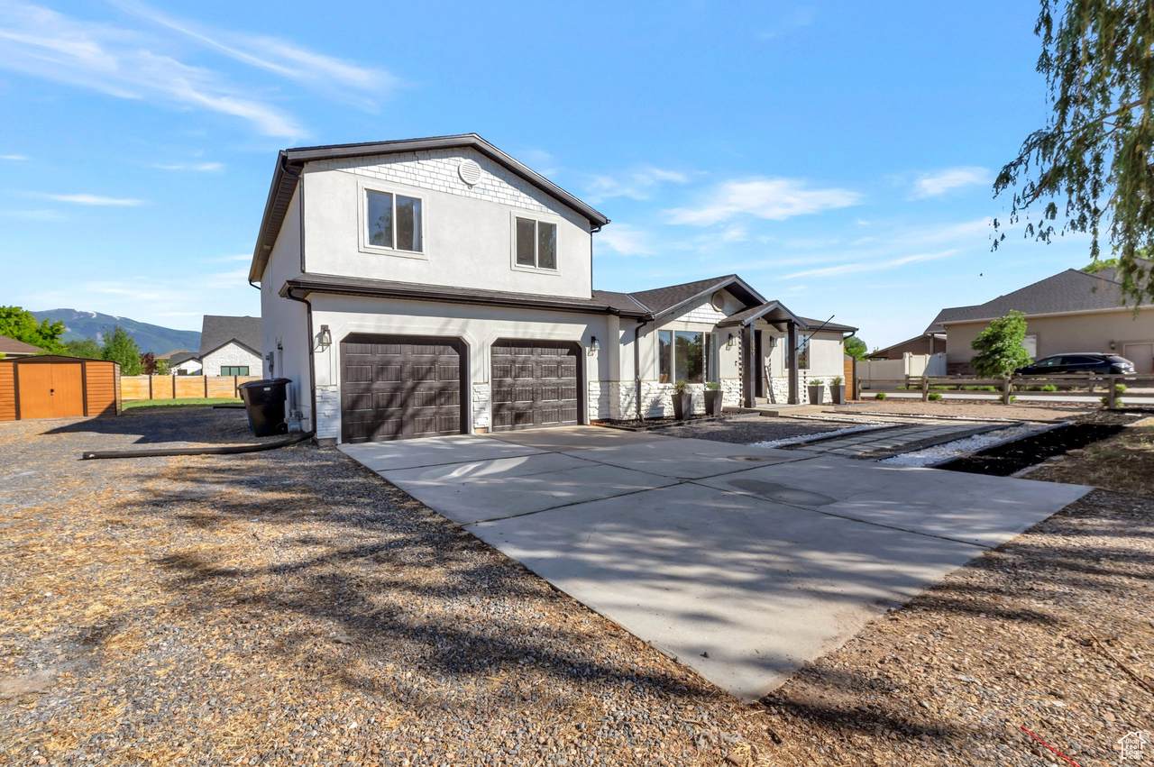 1599 Galbraith Ln - Photo 1