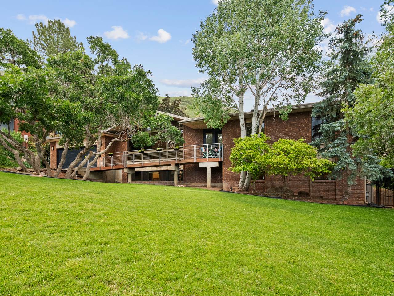 2842 Oakbrook Cir - Photo 1