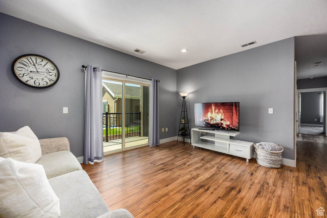 136 Spring Hill Way - Photo 1