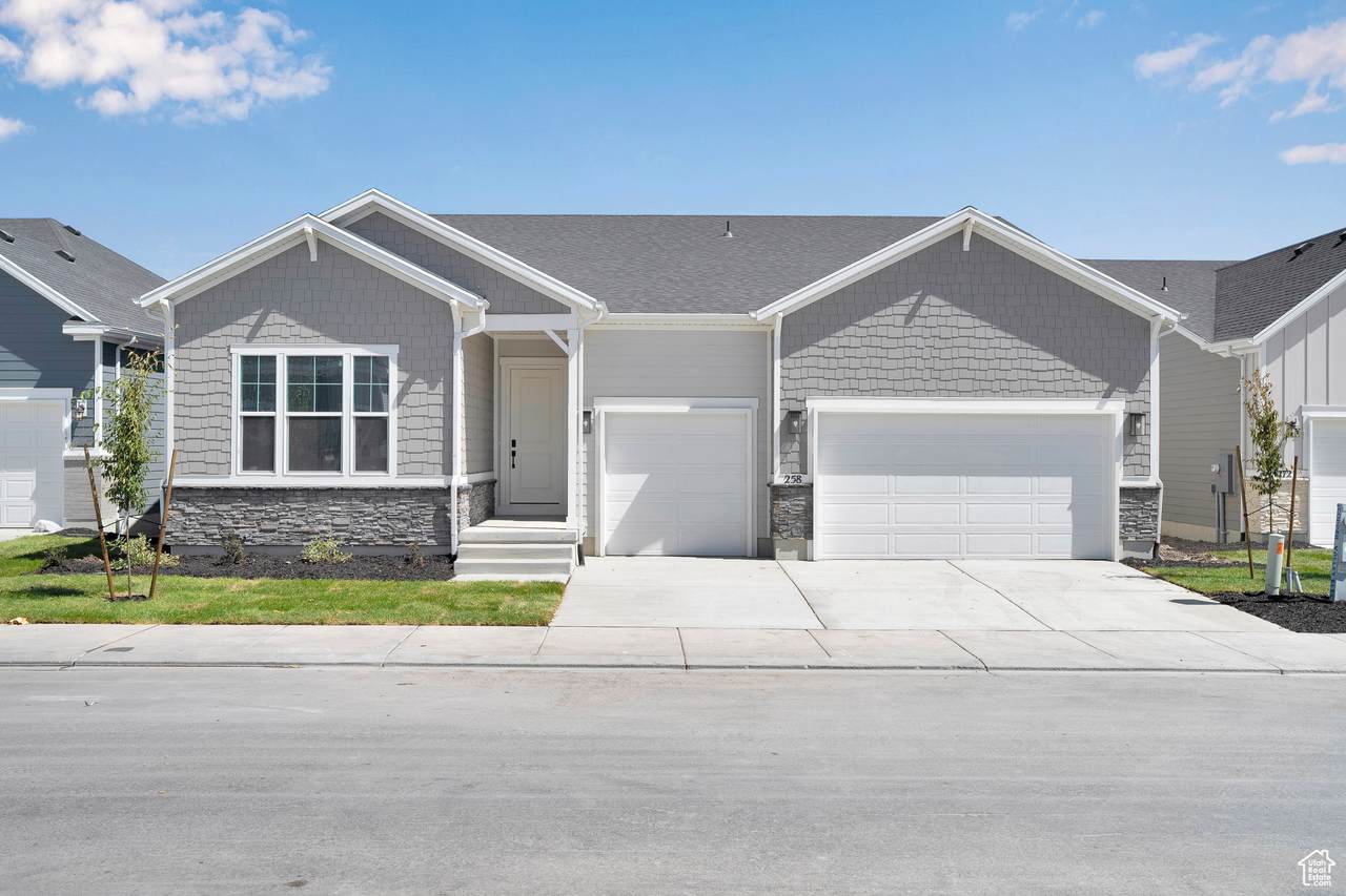 258 Polaris Dr - Photo 1