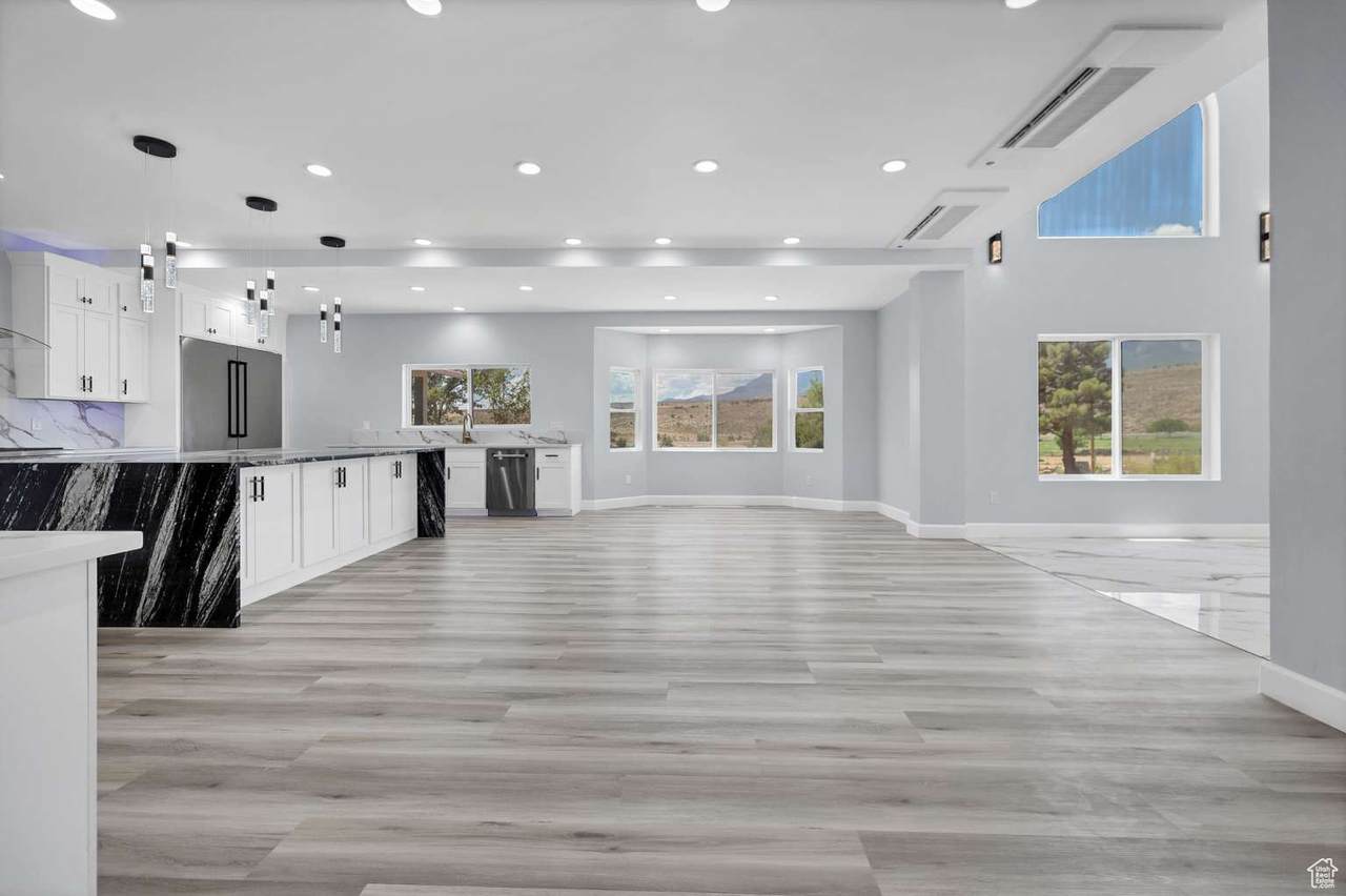 476 Spring Dr - Photo 1