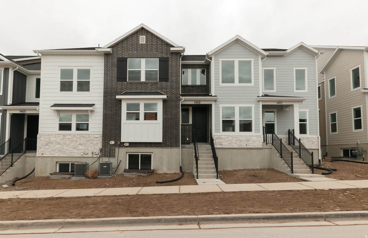 1459 Skyline Dr - Photo 1