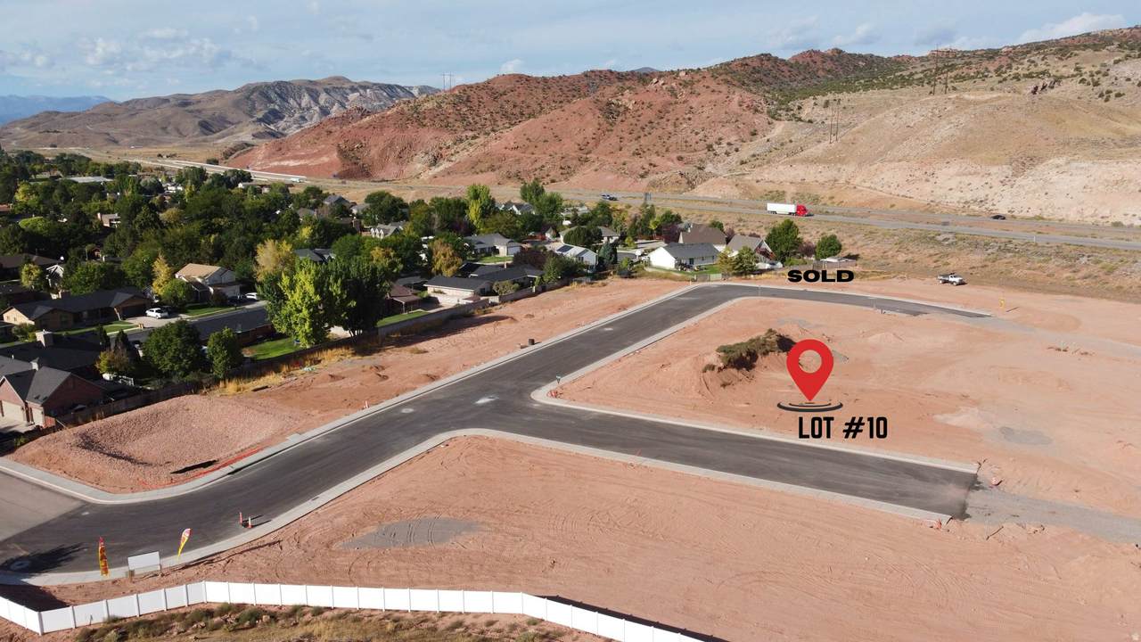  Address Not Published - Photo 1