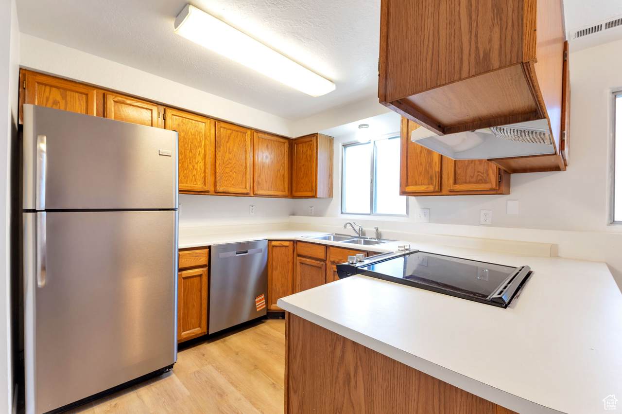 111 Center St - Photo 1