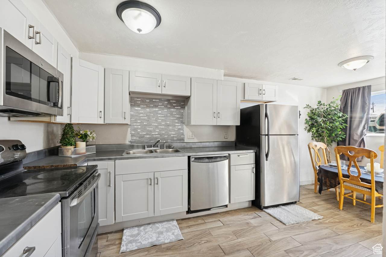 768 Redwood Rd - Photo 1